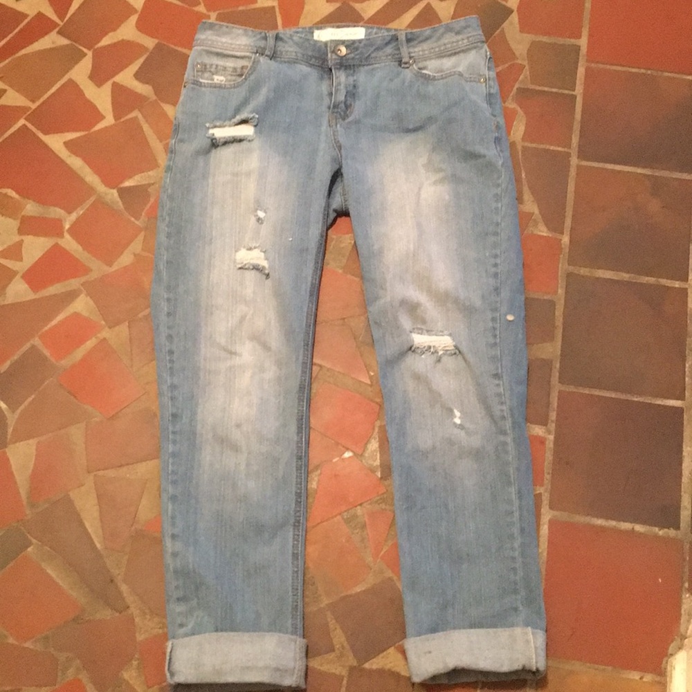 A pair of mom jeans and size 8.